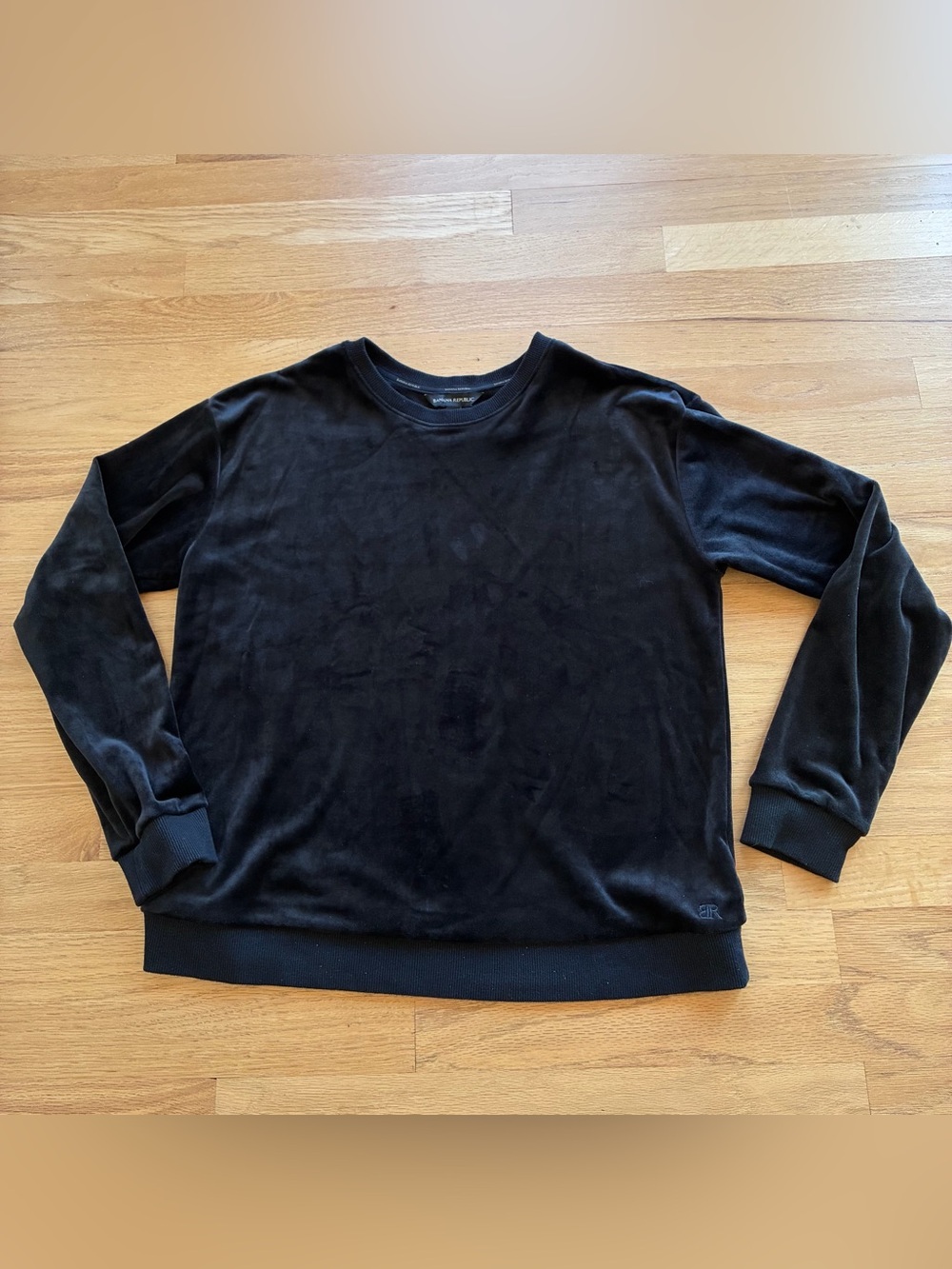Banana Republic Women’s Medium Black Long Sleeve Velour Crewneck Shirt Sweater